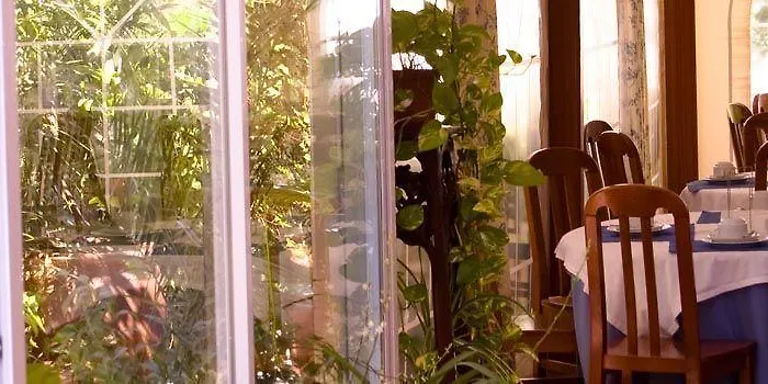 Iberia Plaza América Szálloda 2*